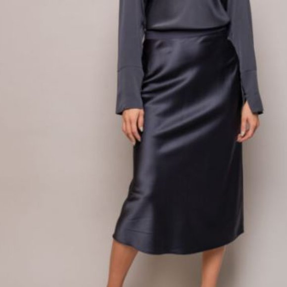 Le Chateau Womens High Waist Stain Midi Skirt Side Zip Size 6 Black - Picture 1 of 3